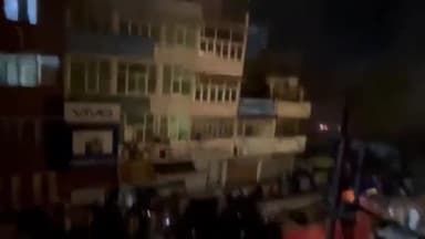 कानपुर: थाना फीलखाना क्षेत्र के अंतर्गत शिवा प्लाजा के बेसमेंट के मोबाइल शोरूम में लगी भीषण आग
फायर बिग्रेड ने आग पर पाया काबू