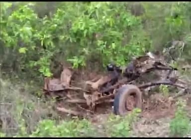 #Chhattisgarh:दंतेवाड़ा में घटनास्थल का वीडियो, जहां नक्सलियों के #IED हमले में #10DRG जवानों और एक चालक शहीद हुए हैं।