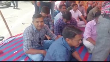 अजमेर: आईटी क्रमियों ने कलेक्ट्रेट पर किया प्रदर्शन, 24 अप्रैल से जारी है कार्य बहिष्कार