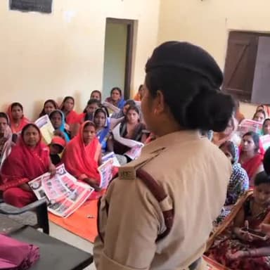 सोनपुर: अग्निशमन विभाग की टीम ने गोपालपुर पहुंचकर महिलाओं को आग लगने पर बचाव करने का दिया प्रशिक्षण