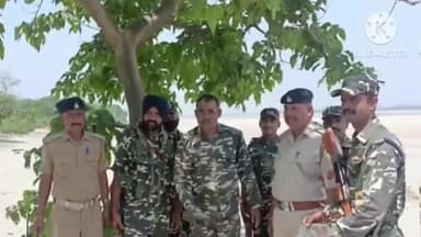 ठकराहा: वाल्मीकीनगर स्थित नदी के किनारे से देसी कट्टा हुआ बरामद, मामले की जांच में जुटी पुलिस