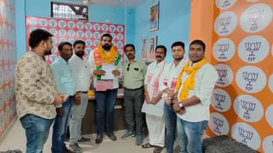 होशंगाबाद नगर: नर्मदा पुरम जिला भाजपा कार्यालय में भाजपा कार्यकर्ताओं ने नीरज तिवारी को बनाया BJYM का जिला महामंत्री