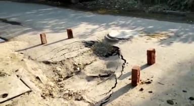 रायबरेली: शहर की नव निर्माणाधीन आईटीआई बालापुर रोड सहित अन्य सड़के धंसी स्थानीय लोगों ने कार्यदाई संस्था पर लगाए गंभीर आरोप