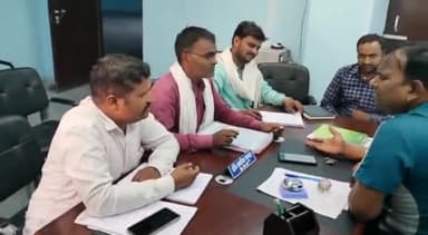 सोनभद्र बंशी सुर्यपुर: बंसी प्रखंड कार्यालय में बीडीओ ने आवास सहायकों के साथ बैठक की दिए कई निर्देश