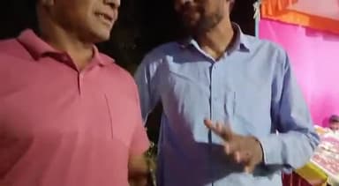 बलरामपुर समाचार ग्राम पंचायत सेखरपुर में गौशाला बनाने की फिर उठी एक बार जोरदार तरीके से मांग ग्राम वासियों ने कहा कि छुट्टा जानवरों से किसानों की फसलों को बचाने के लिए अभिलंब सरकार व जिला प्रशासन बनवाएं गौशाला लोगों ने कहा कि जब दूध डेरी की