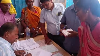 करपी: बीआरसी करपी में सभी विद्यालयों के प्रधानाध्यापकों को छात्र-छात्राओं को खिलाने के लिए वितरित की गई एनीमिया की दवा