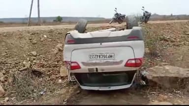 पन्ना: पन्ना-पहाड़ीखेरा मार्ग पर नवोदय विद्यालय के पास तेज रफ्तार कार अनियंत्रित होकर सड़क किनारे पलटी