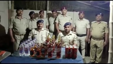 बरौनी: रूटीन चेकिंग के दौरान बरौनी रेल अंचल की पुलिस ने बाघ एक्सप्रेस से भारी मात्रा में किया अवैध शराब बरामद।