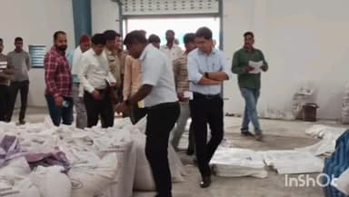 राघोगढ़: जनपद पंचायत राघौगढ़ के रामनगर गेहूं खरीदी केंद्र का कलेक्टर ने किया औचक निरीक्षण
