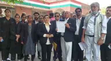 मेरठ: वकीलों ने महिला पहलवानों का किया समर्थन, आरोपी की गिरफ्तारी के लिए राष्ट्रपति के नाम डीएम को सौंपा ज्ञापन