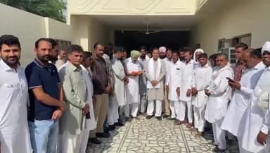 सादुलशहर: गांव करड़वाला से गांव नूरपुरा तक सड़क स्वीकृत होने पर ग्रामीणों ने विधायक निवास पहुंचकर विधायक का जताया आभार