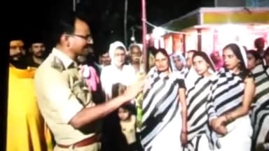 बलरामपुर: क्षेत्राधिकारी ललिया ने मिशन शक्ति के तहत नई बस्ती में पुलिस पाठशाला लगाकर महिलाओं व बालिकाओं को किया जागरूक