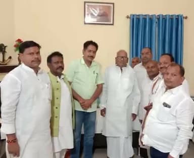 राज्य सभा सांसद सह जदयू के पूर्व प्रदेश अध्यक्ष श्री वशिष्ठ नारायण सिंह उर्फ दादा को जन्मदिन की हार्दिक बधाई।