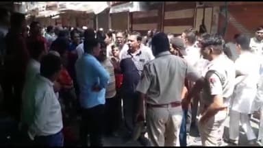 अजमेर: नाला बाजार के व्यापारियों ने किया प्रदर्शन, ऑटो खड़ा करने को लेकर हुआ था विवाद