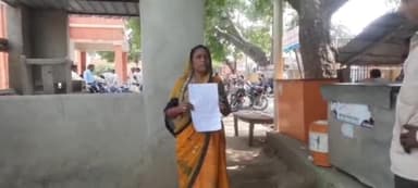 दातागंज: कनकपुर गांव की एक महिला ने गांव के ही दबंग व्यक्तियों द्वारा रास्ता बंद करने और धमकाने की कोतवाली पुलिस से की शिकायत