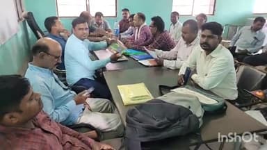 मढ़ौरा: मढ़ौरा ई-किसान भवन में कृषि पदाधिकारी ने की बैठक