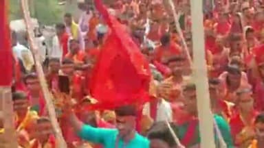 करपी: किंजर पुनपुन नदी तट से जहानाबाद के सिकरीया गांव के लिए हजारों श्रद्धालु कलश शोभायात्रा में हुए शरीक
