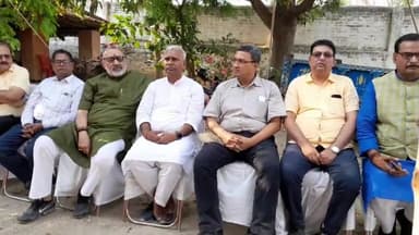 बेगूसराय: वंदुआर गांव में केंद्रीय मंत्री गिरिराज सिंह वैज्ञानिकों की टीम लेकर किसानों के बीच पहुंचे