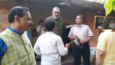 बेगूसराय: धीरेंद्र शास्त्री को बिहार आगमन से रोके जाने के सवाल पर भड़के केंद्रीय मंत्री गिरिराज सिंह, कहा- समर्थन में होंगे खड़े