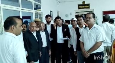 गुना नगर: समलैंगिक विवाह के विरोध में जिले के वकीलों ने राष्ट्रपति के नाम कलेक्ट्रेट में कलेक्टर को दिया ज्ञापन