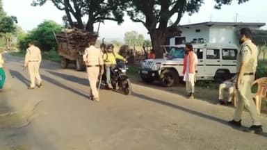 अजयगढ़: देवगांव के पास अजयगढ़ पुलिस ने लगाई वाहन चैकिंग
6 लोगो के काटे चालान 1800 रू0 शमन शुल्क किया वसूल