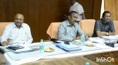 जगदलपुर: कमिश्नर श्याम धावड़े ने ली जगदलपुर के कमिश्नर कार्यालय के सभा कक्ष में बैठक ...