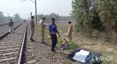 मुरादाबाद: हरथला रेलवे फाटक के पास ट्रेन की चपेट में आने से युवती की हुई मौत, मौके पर पहुंची पुलिस जांच में जुटी