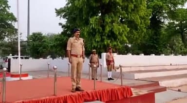 रायबरेली: रिजर्व पुलिस लाइन में परेड का हुआ आयोजन, एसपी ने निकाय चुनाव में शस्त्रों के प्रयोग के लिए दिए आवश्यक दिशा-निर्देश