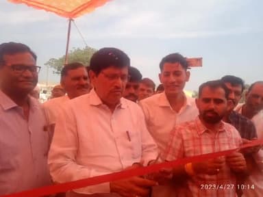 नांगल राजावतान: नांगल राजावतान की पंचायत मानपुरीया में महंगाई राहत कैम्प का कृषि विपणन मंत्री मुरारीलाल मीना ने किया निरीक्षण