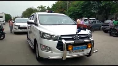 कानपुर: नरवल के तालाब ताला में डूबे 4 बच्चों के शव पहुंचे काशीराम ट्रॉमा सेंटर पर, मौके पर पुलिस आयुक्त व जिला अधिकारी रहे मौजूद