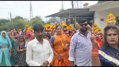 पिपलोदा: किन्नर गुरु बिंदिया भुवा द्वारा पिपलोदा नगर में निकाली गई कलश यात्रा