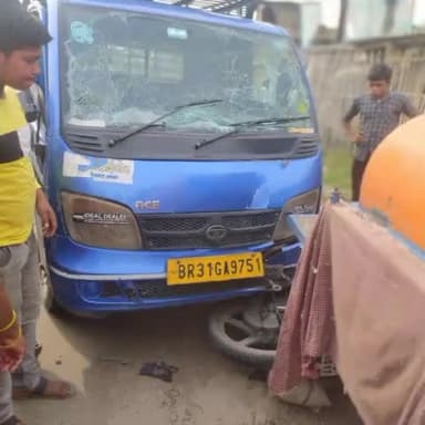 सोनपुर: दुधाइला बाईपास में मैजिक वाहन के ठोकर से मोटरसाइकिल सवार सहित 3 लोग  हुआ घायल ,पुलिस ने वाहन को किया जप्त