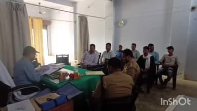 मिहींपुरवा: आगामी नगर निकाय चुनाव के मद्देनजर उप जिलाधिकारी मिहिपुरवा ने आबकारी निरीक्षक के साथ की बैठक॥