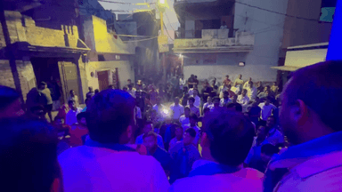 आज़ाद समाज पार्टी के जिलाध्यक्ष पवन गुर्जर ने पार्टी के प्रत्याशी भूपेंद्र पाल के लिए पार्टी के चुनाव चिन्ह केतली पर अधिक से अधिक वोट करने की अपील की ।