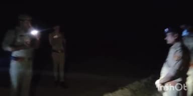 बिसौली: नौली हरनाथपुर गांव में 2 भाइयों में विवाद के चलते एक भाई ने पेड़ पर लटककर लगाई फांसी, दूसरे भाई का शव गोली लगा हुआ मिला