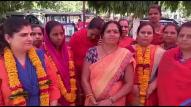 रतलाम नगर: अस्पताल परिसर में बैठे संविदा स्वास्थ्य कर्मचारियों की हड़ताल लगातार जारी, काम हो रहा प्रभावित