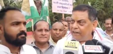 पटना ग्रामीण: पुलवामा में हुए हमले को लेकर पटना में सड़क पर उतरी जदयू, जदयू एमएलसी नीरज कुमार ने कहा- रामायण दे दे पढ़ने के लिए