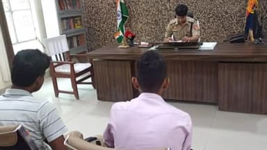 बलरामपुर: एसपी कार्यालय में पहुंचे हुए शिकायतकर्ताओं की एसपी ने सुनी समस्याएं