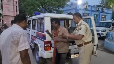 हलसी: आदर्श नगर में शराबी ने जमकर काटा बवाल, सूबे के मुख्यमंत्री एवं पुलिसकर्मी को सुनाई खरी-खोटी