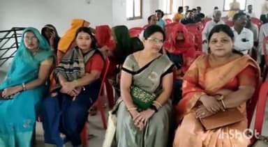 धौलपुर: सागर पाड़ा स्थित अंबेडकर पार्क में बाबासाहब शोभा यात्रा समिति द्वारा उत्कृष्ट कार्य करने वाले लोगों को किया गया सम्मानित