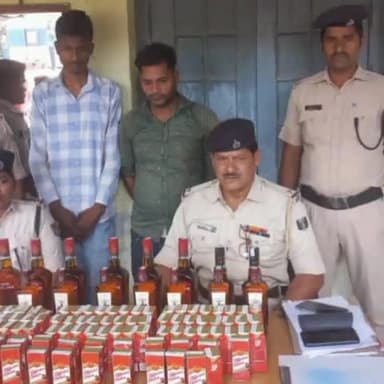 सोनपुर: सोनपुर जीआरपी ने ट्रैन से अंग्रेजी शराब बरामद  करते हुए दो धंधेबाज को गिरफ्तार कर भेजा जेल