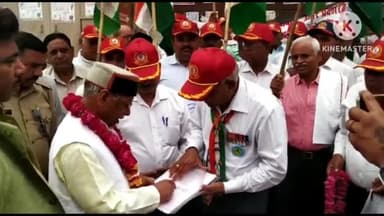 शिकोहाबाद: आवास विकास कॉलोनी पूर्व सैनिकों ने पूर्व सैनिक लीग की तरफ से प्रधानमंत्री के नाम सांसद को ज्ञापन  वन रैंक वन पेंशन