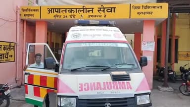 मुरादाबाद: जीरो पॉइंट के पास ट्रक चालक के द्वारा अचानक ब्रेक लगाने के चलते ट्रक ने मारी पिकअप में टक्कर पिकअप ड्राइवर हुआ घायल