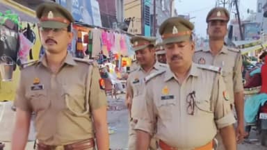 इकौना: एसपी के निर्देश पर इकौना पुलिस ने इकौना कस्बे में पैदल गश्त कर दिलाया सुरक्षा का एहसास