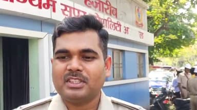 हज़ारीबाग: यातायात थाना प्रभारी व MVI के पदाधिकारियों ने डिस्टिक बोर्ड चौक के समीप चलाया वाहन चेकिंग अभियान