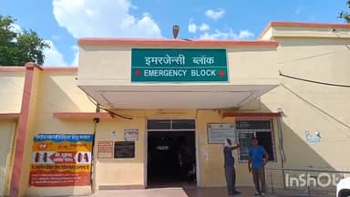 उन्नाव: थाना दही क्षेत्र के लखनऊ बाइपास के पास बाइक के सामने अचानक कार आने बाइक अनियंत्रित होकर कार से टकराई, पुलिसकर्मी घायल