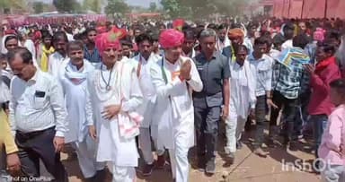 राघोगढ़: पटेलजी आश्रम बड़ाआमलया में हुए भील समाज के निशुल्क सामूहिक विवाह सम्मेलन में शामिल हुए MLA जेवी सिंह