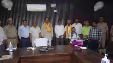 मुगलसराय: मुग़लसराय कोतवाली में तैनात रहे उपनिरीक्षक जटाशंकर तिवारी के सेवानिवृत्त होने पर पुलिसकर्मियों ने दी भावभीनी विदाई