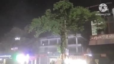 आगर: ज़िला मुख्यालय पर गत रात्रि में तेज हवाओं के साथ जमकर हुई बारिश, भागवत कथा के लिए लगा टेंट भी हवा में गिरा