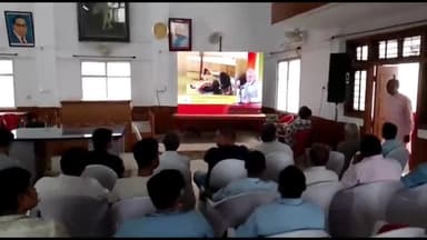 रतलाम नगर: प्रधानमंत्री नरेंद्र मोदी के मन की बात कार्यक्रम को रतलाम नगर निगम के सभागृह में देखा व सुना गया